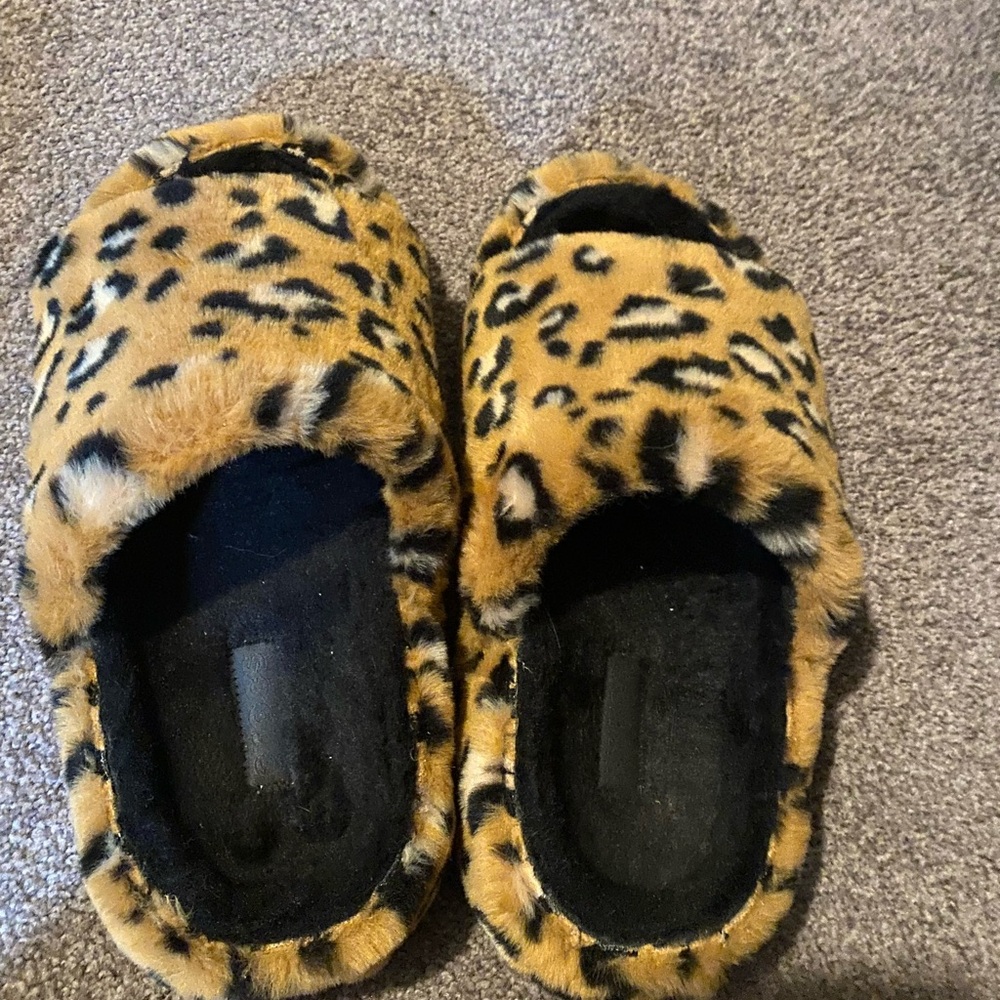 CROCS Slippers in Leopard Pattern
